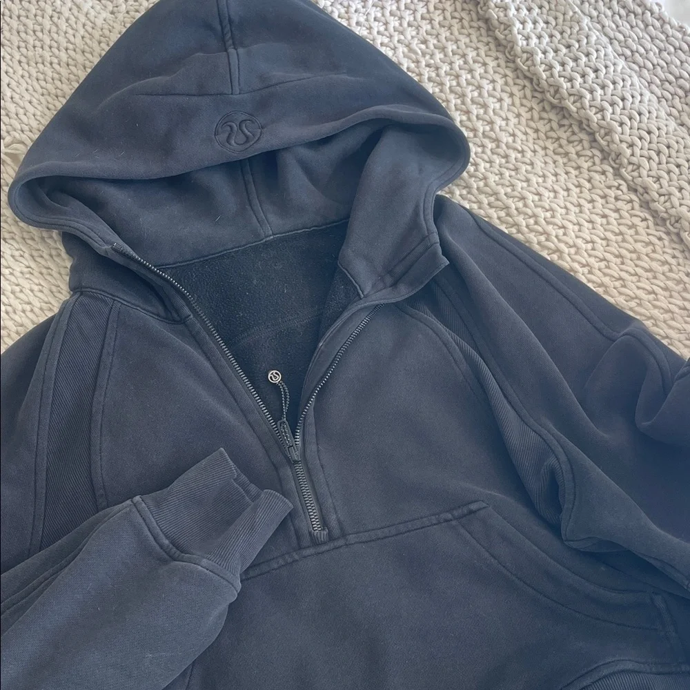 Lululemon Scuba Crop - Picture 1 of 3